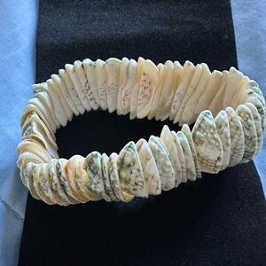 Natural Shells Stretch Bracelet.